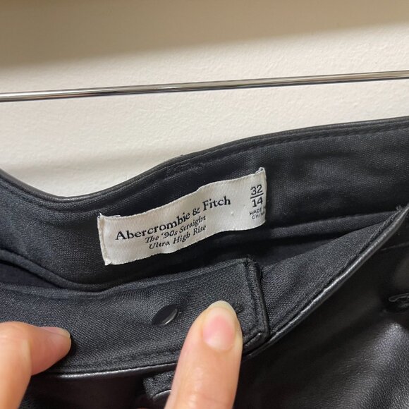 Abercrombie & Fitch 90s Straight Ultra High Rise Vegan Leather Pant sz 32 - Picture 8 of 15